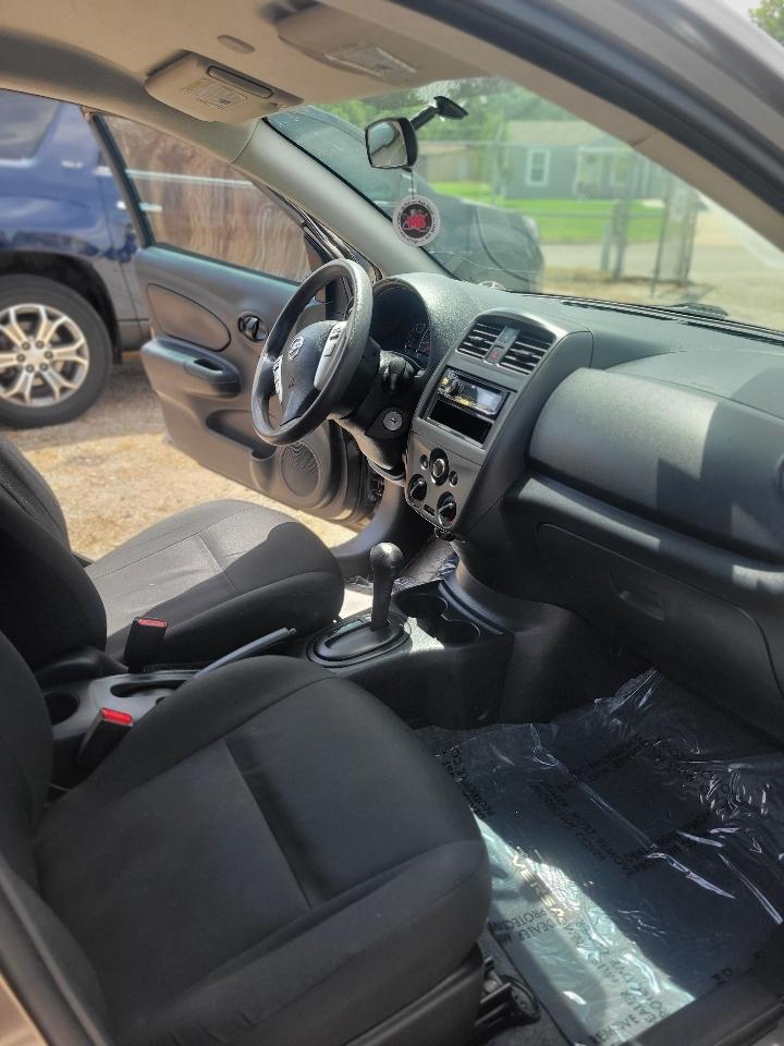 Nissan Versa 1.6 S 5M 2015