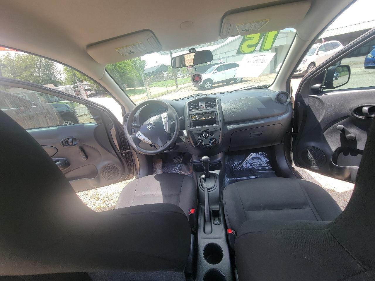 Nissan Versa 1.6 S 5M 2015