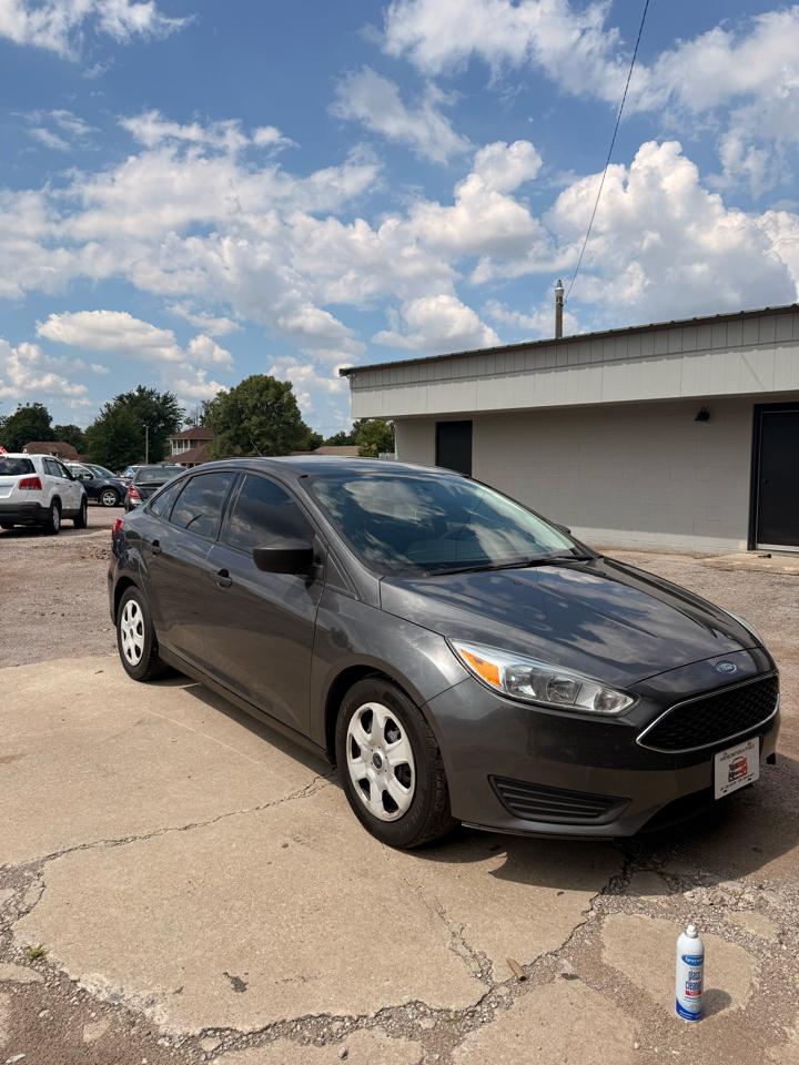 Ford Focus S Sedan 2017
