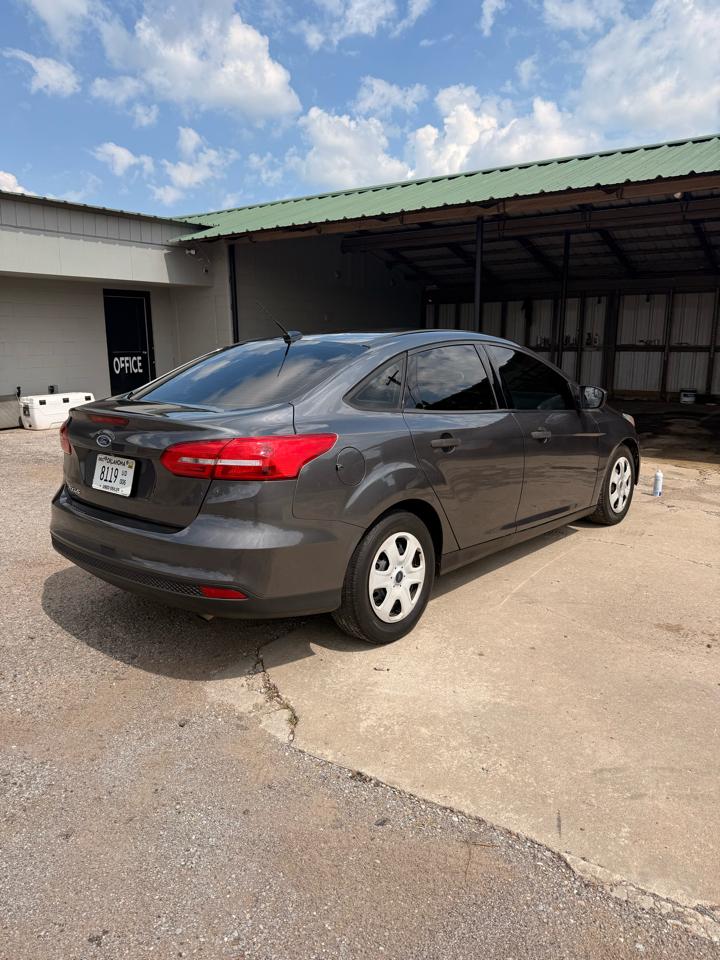 Ford Focus S Sedan 2017