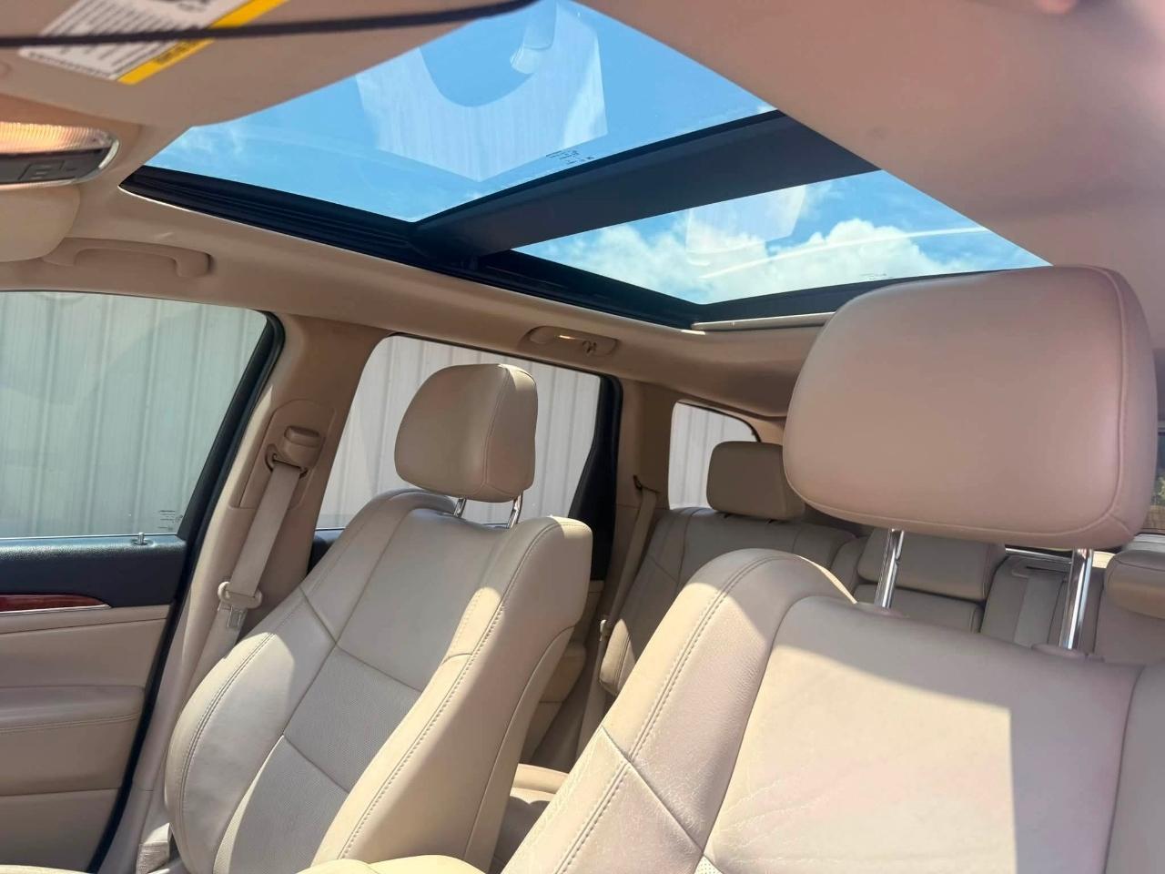 Jeep Grand Cherokee Limited 2WD 2011