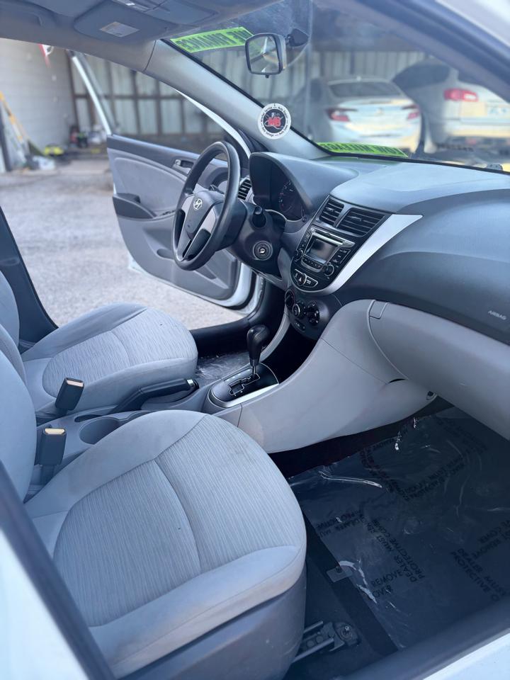 Hyundai Accent SE 4-Door 6A 2016