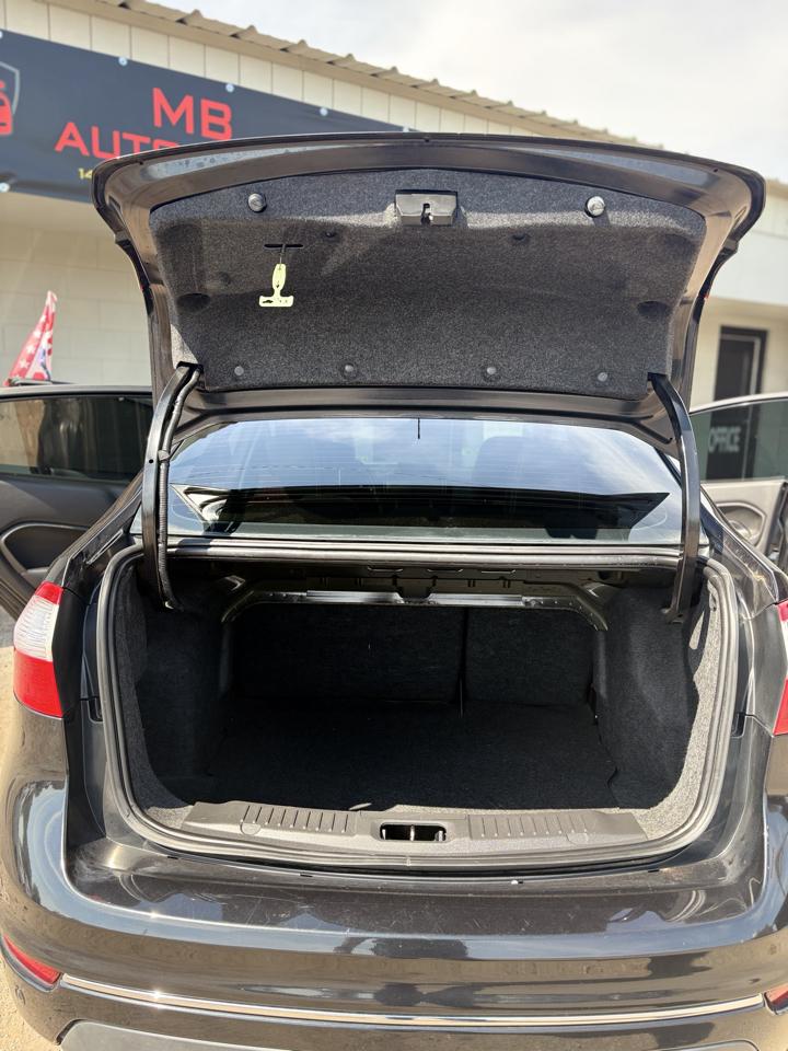 Ford Fiesta Titanium Sedan 2014