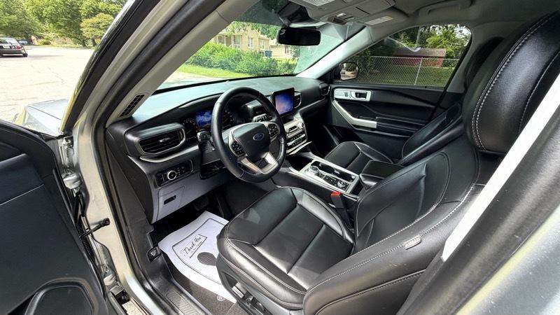 Ford Explorer 4dr 114" WB 4.0L XLT Sport 4WD 2023