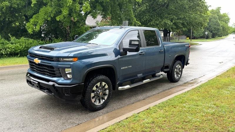 Chevrolet Silverado 2500HD Custom Crew Cab Short Box 4WD 2024