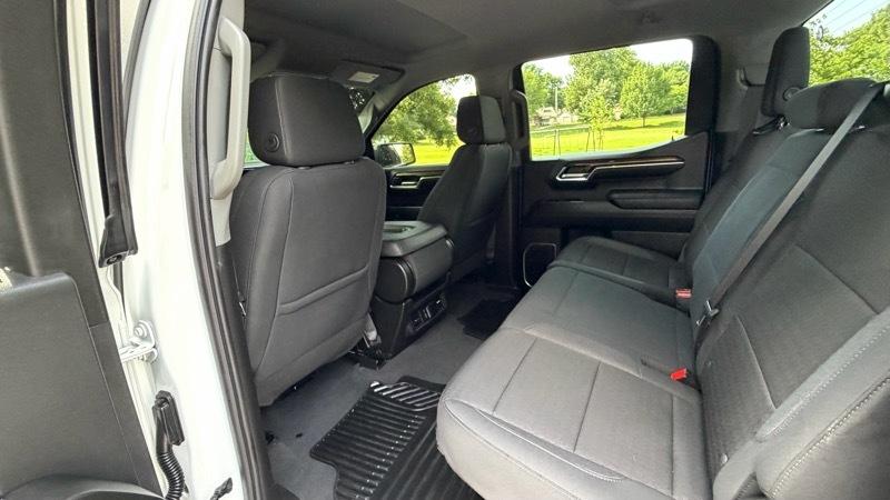 Chevrolet Silverado 1500 2LT Crew Cab 4WD 2023