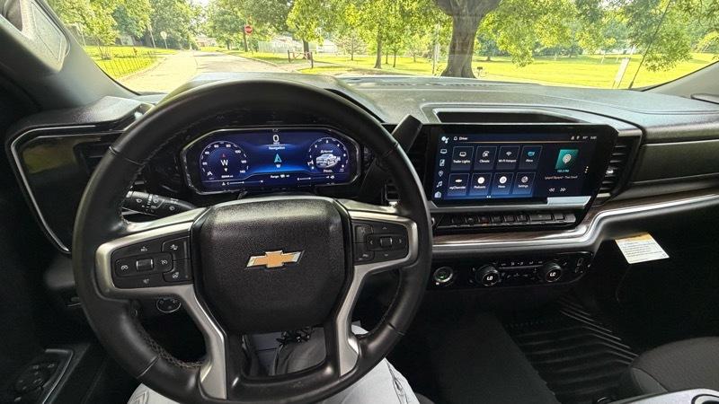 Chevrolet Silverado 1500 2LT Crew Cab 4WD 2023