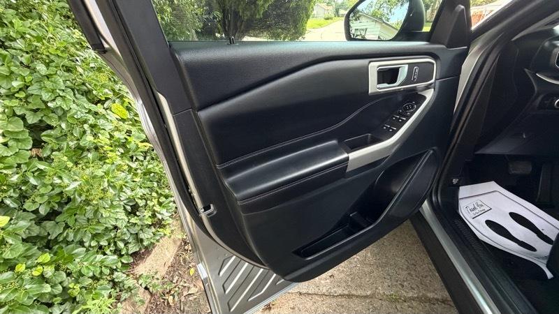 Ford Explorer XLT 2023