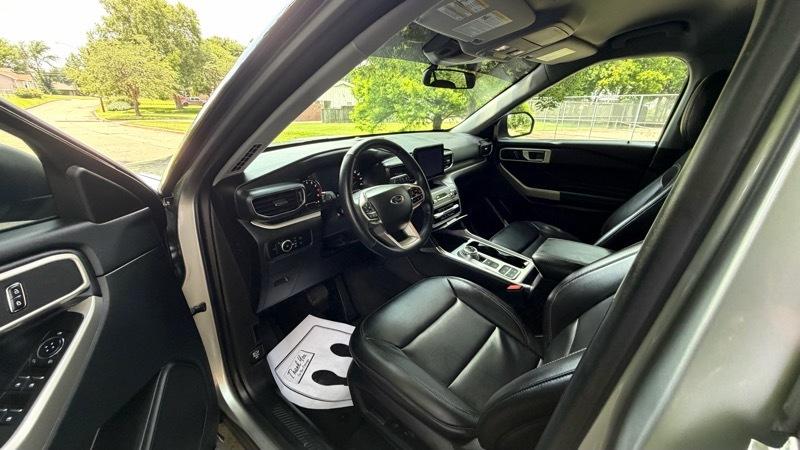 Ford Explorer XLT 2023