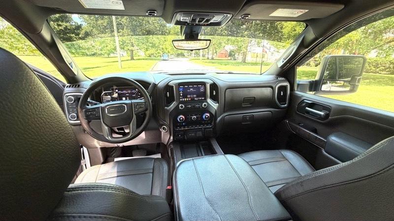 GMC Sierra 2500HD Denali Crew Cab 4WD SB 2023