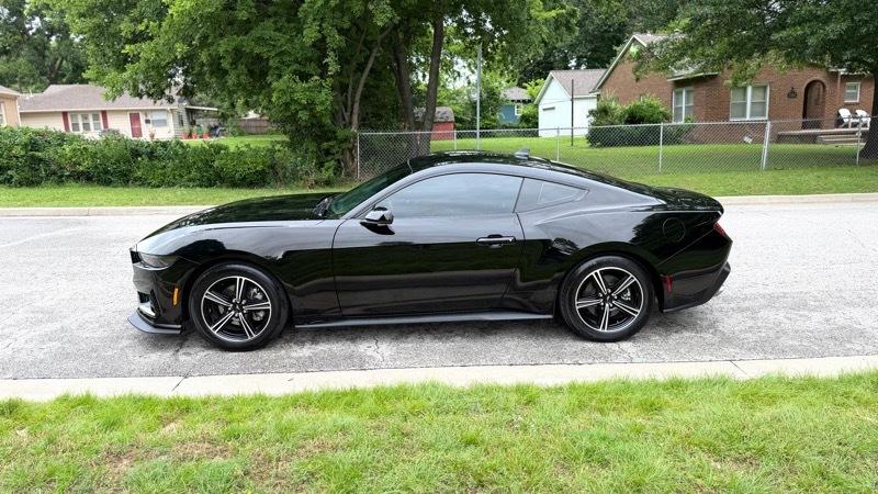 Ford Mustang EcoBoost Coupe 2025
