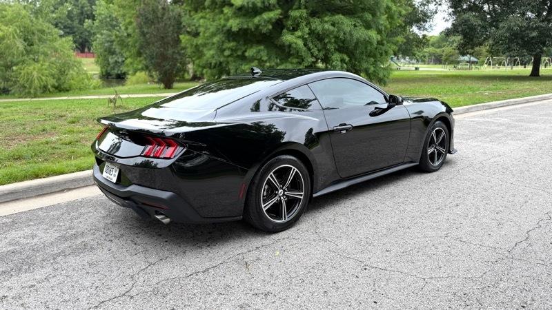 Ford Mustang EcoBoost Coupe 2025