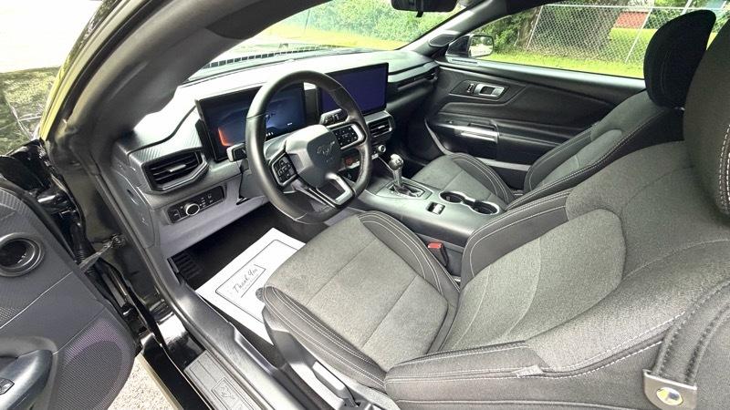 Ford Mustang EcoBoost Coupe 2025