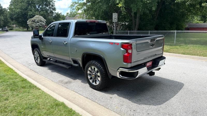 Chevrolet Silverado 2500HD 4WD Crew Cab 167.7" LT 2025