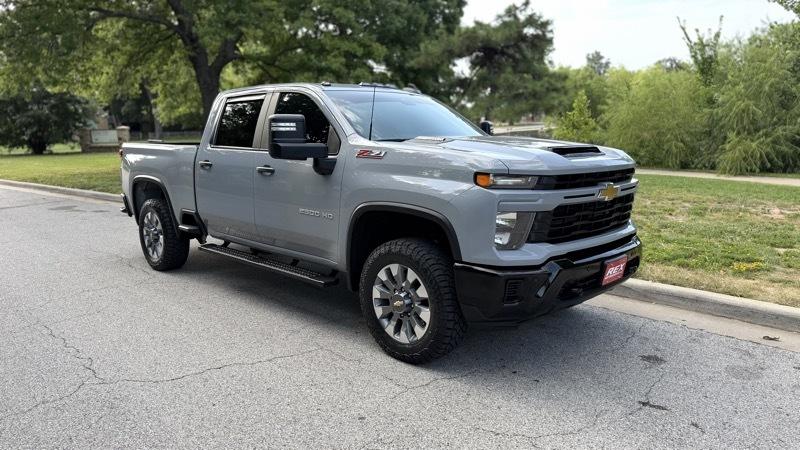 Chevrolet Silverado 2500HD Custom Double Cab Long Box 4WD 2025