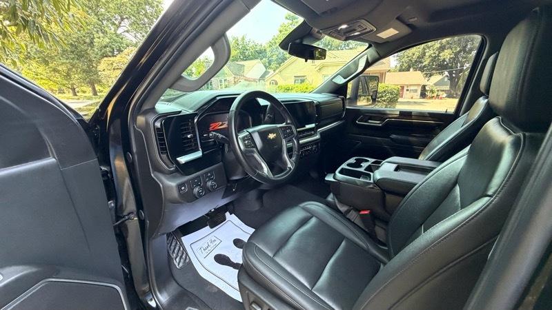 Chevrolet Silverado 3500HD LT Crew Cab 4WD 2024