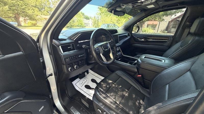 GMC Yukon Denali 4WD 2023