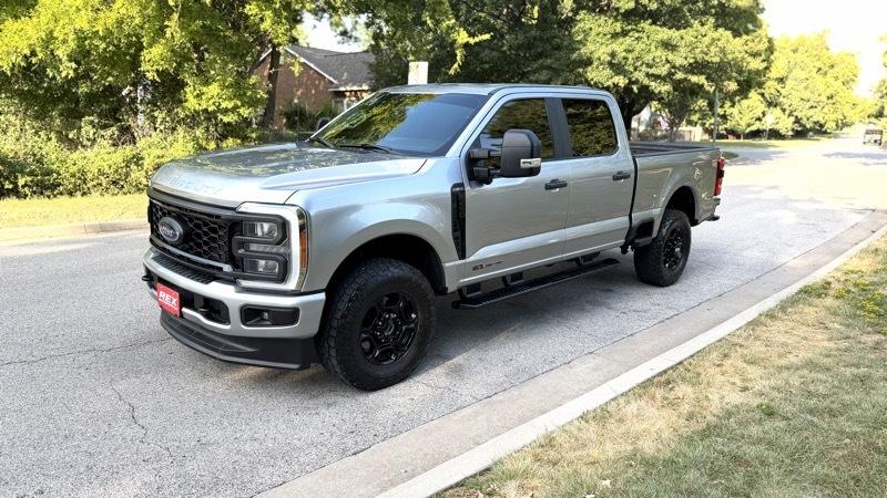 Ford F-250 SD XL Crew Cab 4WD 2023