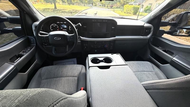 Ford F-250 SD XL Crew Cab 4WD 2023
