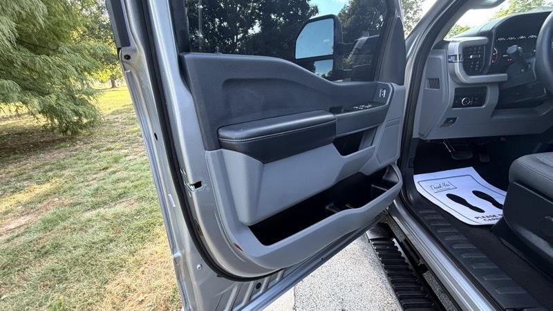 Ford F-250 SD XL Crew Cab 4WD 2023