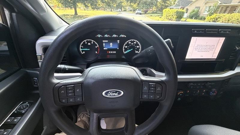 Ford F-250 SD XL Crew Cab 4WD 2023