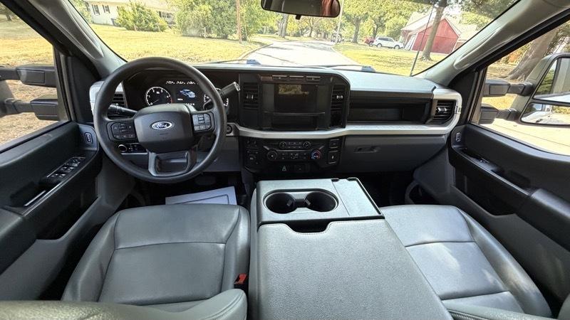 Ford F-250 SD XL Crew Cab 4WD 2024