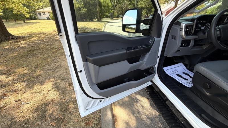 Ford F-250 SD XL Crew Cab 4WD 2024