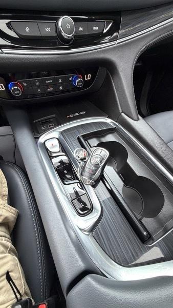 Buick Enclave Essence FWD 2024