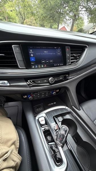 Buick Enclave Essence FWD 2024