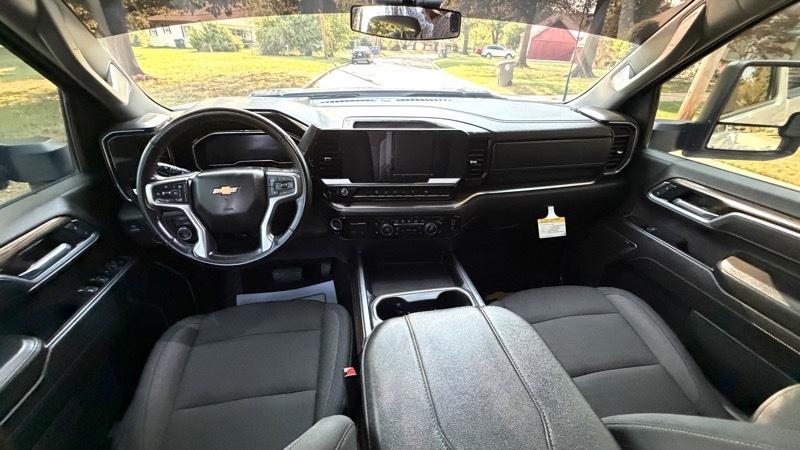 Chevrolet Silverado 3500HD LT Crew Cab 4WD 2025