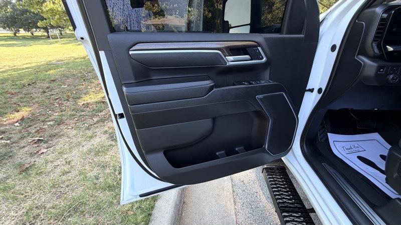 Chevrolet Silverado 3500HD LT Crew Cab 4WD 2025
