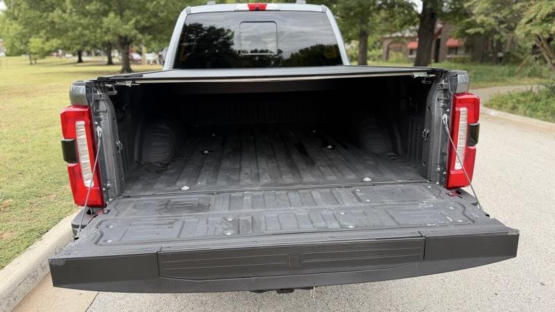 Ford F-250 SD Lariat Crew Cab 4WD 2024
