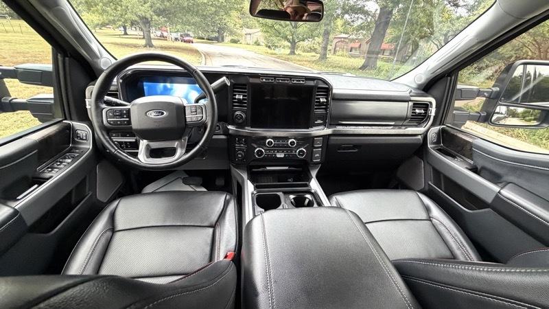 Ford F-250 SD Lariat Crew Cab 4WD 2024