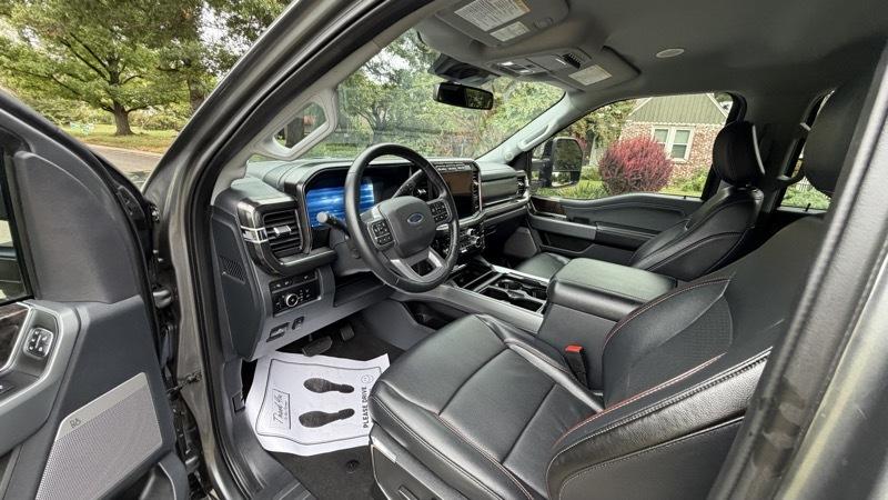 Ford F-250 SD Lariat Crew Cab 4WD 2024