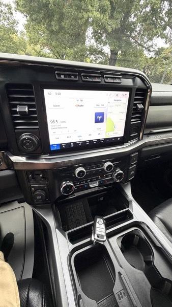 Ford F-250 SD Lariat Crew Cab 4WD 2024