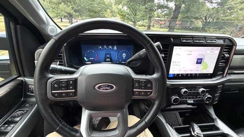 Ford F-250 SD Lariat Crew Cab 4WD 2024