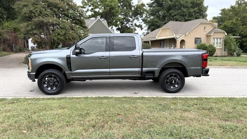 Ford F-250 SD Lariat Crew Cab 4WD 2024