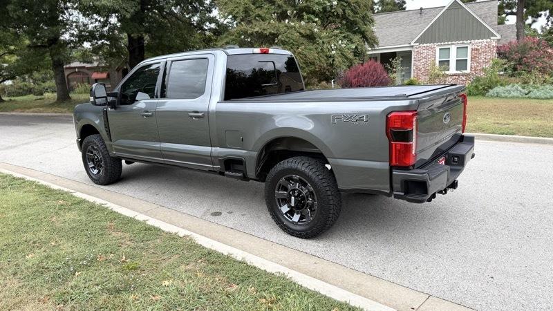 Ford F-250 SD Lariat Crew Cab 4WD 2024