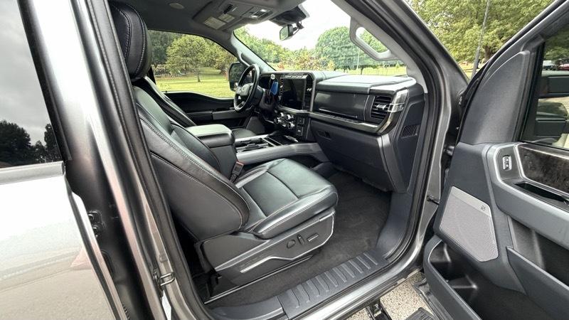 Ford F-250 SD Lariat Crew Cab 4WD 2024