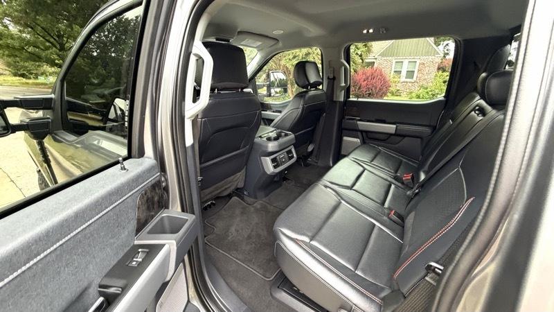 Ford F-250 SD Lariat Crew Cab 4WD 2024