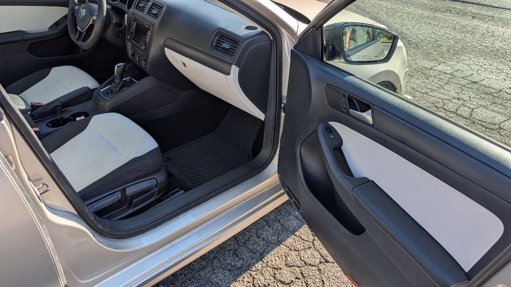 Volkswagen Jetta S 6A 2015