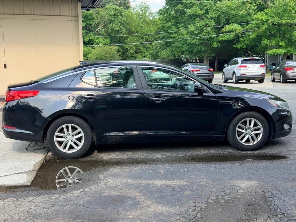 Kia Optima LX MT 2012