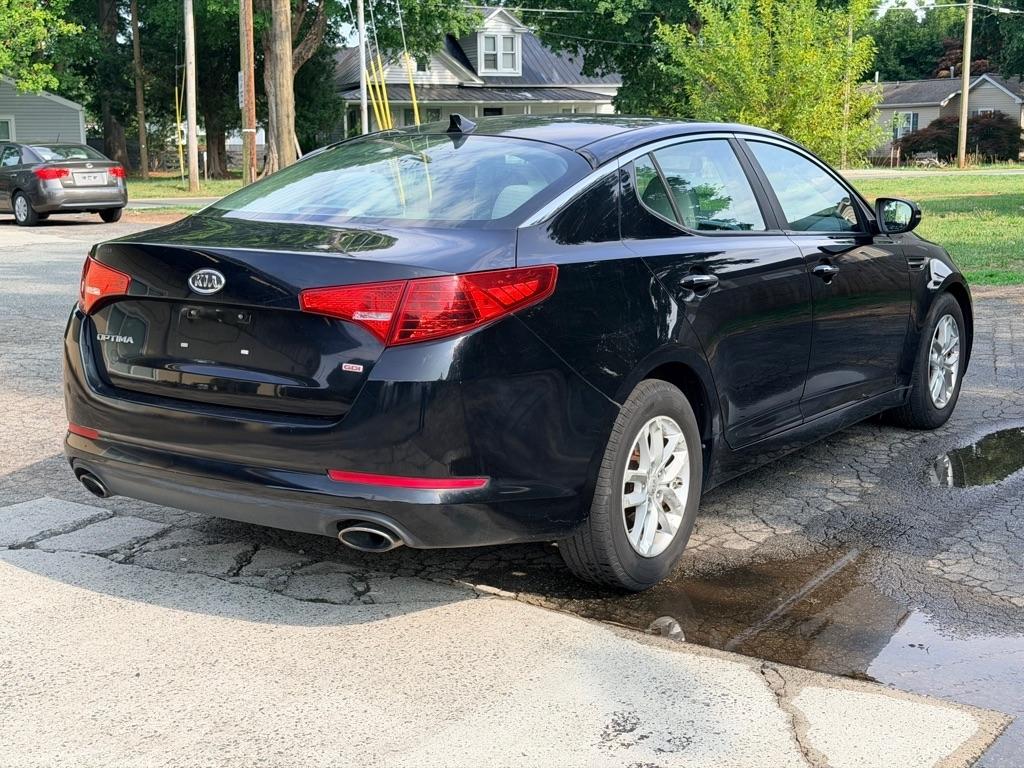 Kia Optima LX MT 2012