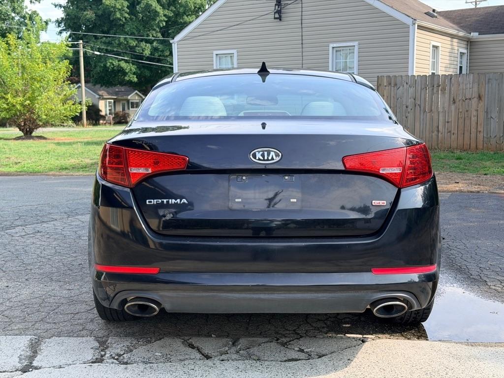 Kia Optima LX MT 2012