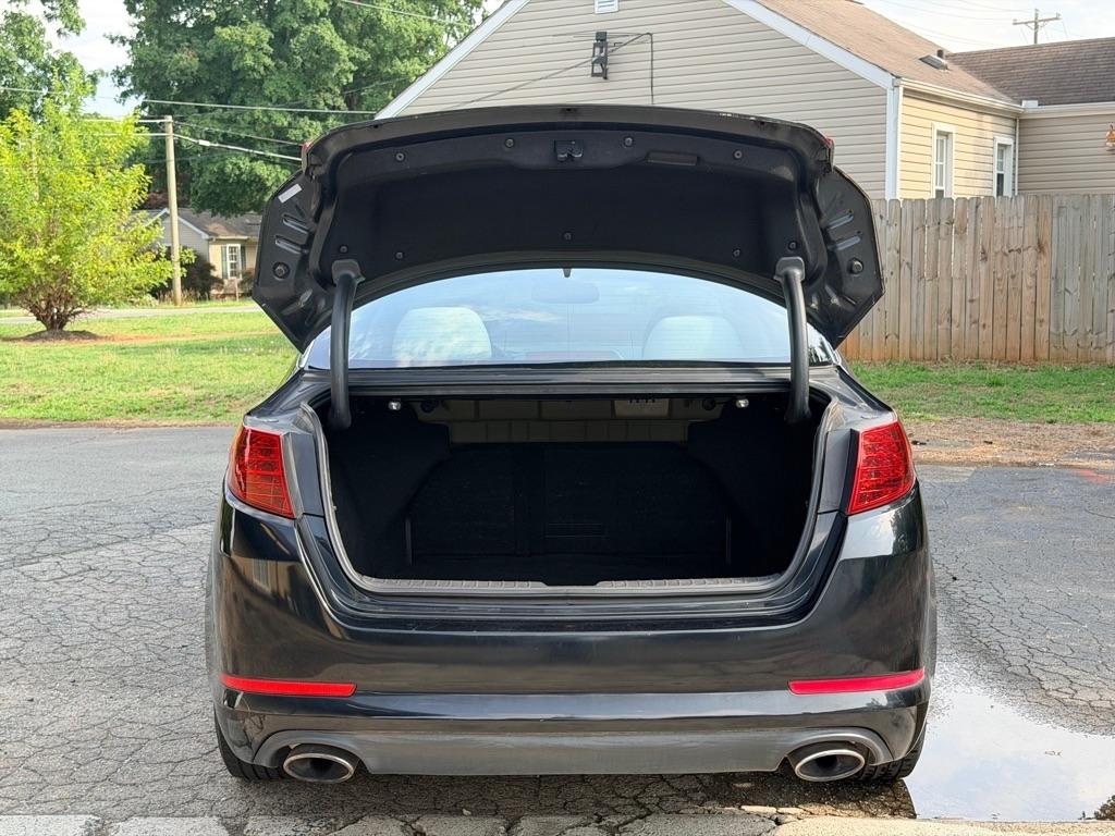 Kia Optima LX MT 2012