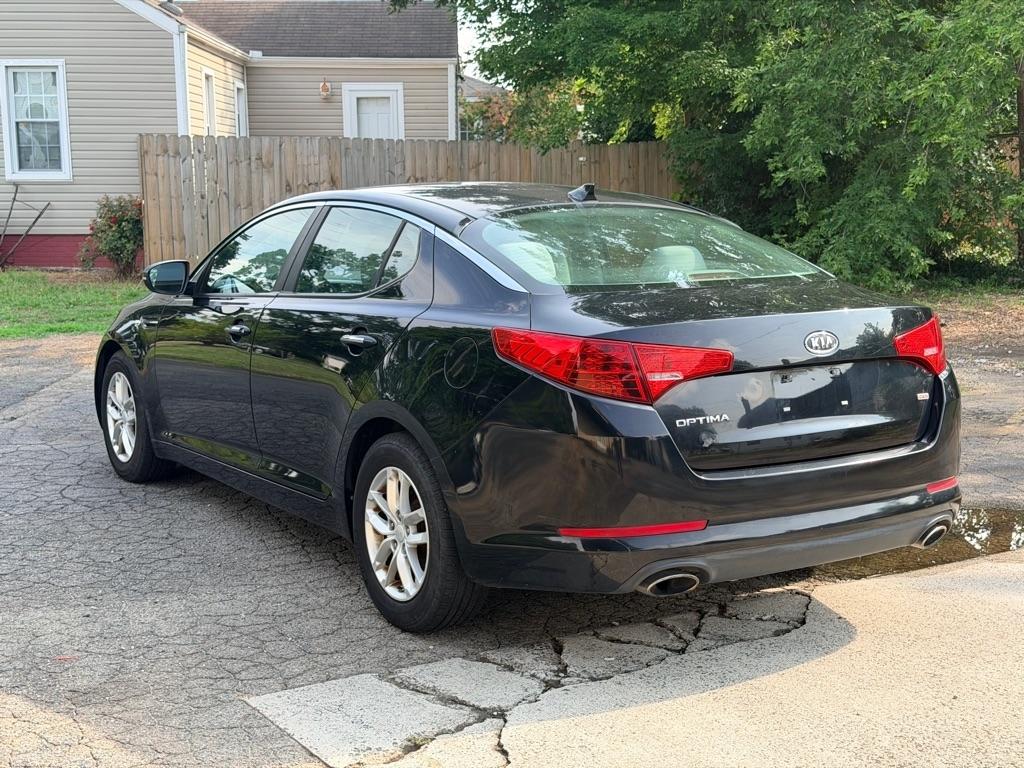Kia Optima LX MT 2012