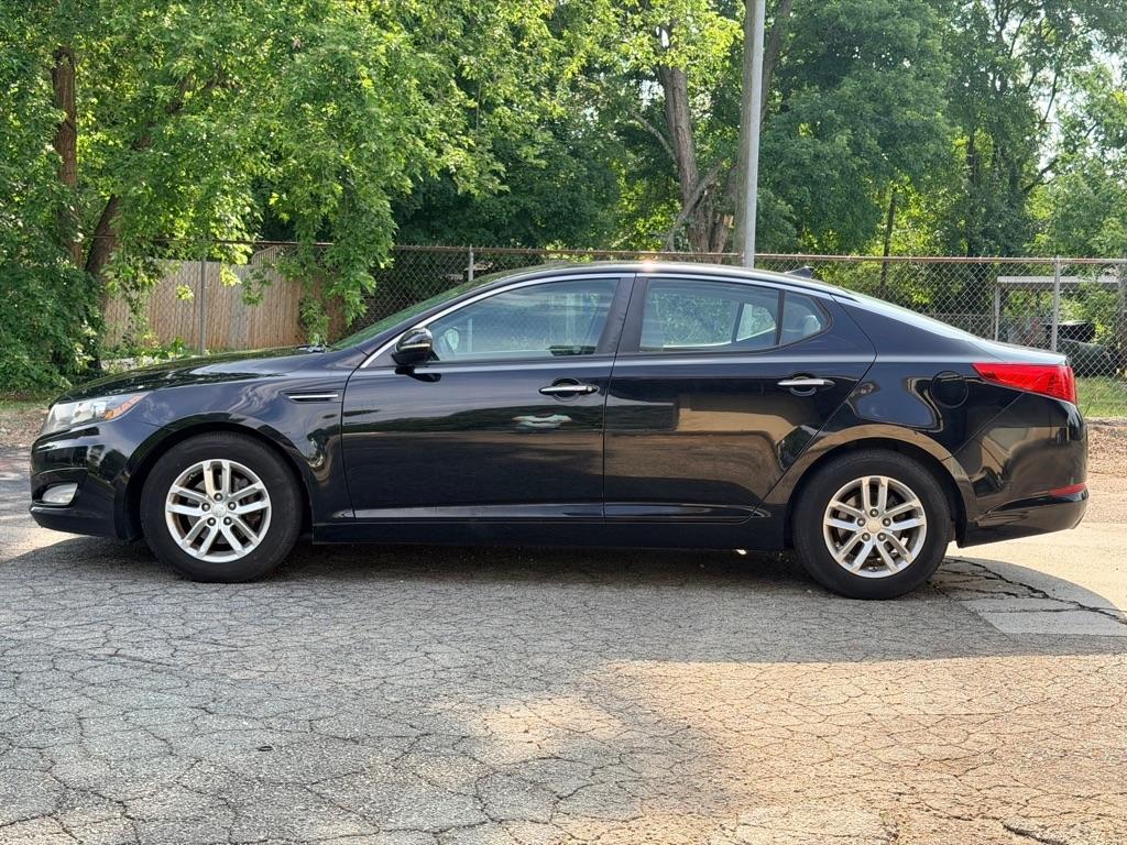 Kia Optima LX MT 2012
