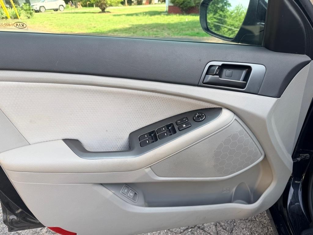 Kia Optima LX MT 2012