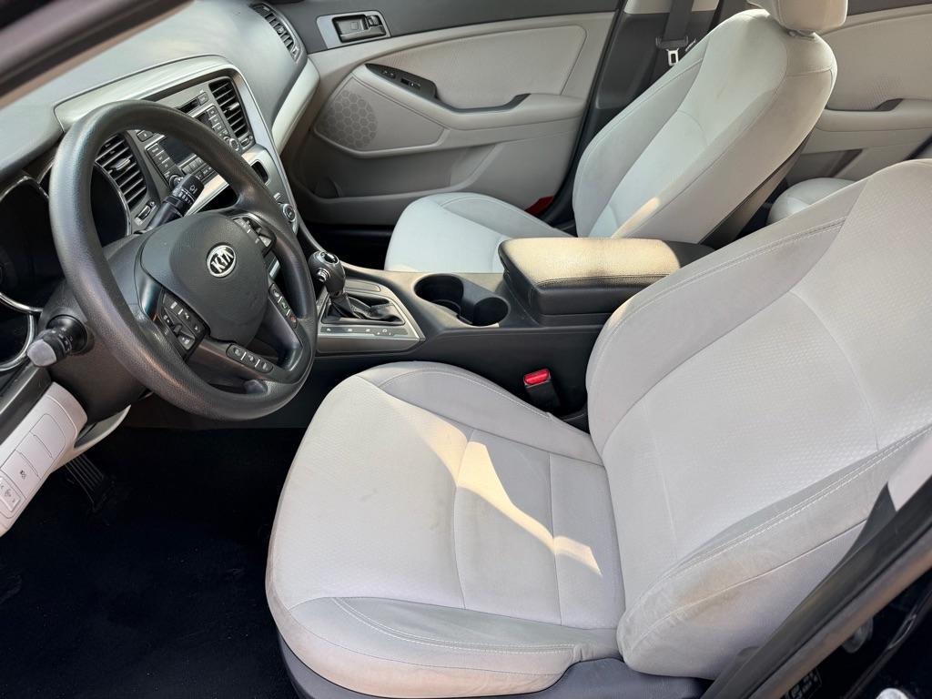 Kia Optima LX MT 2012