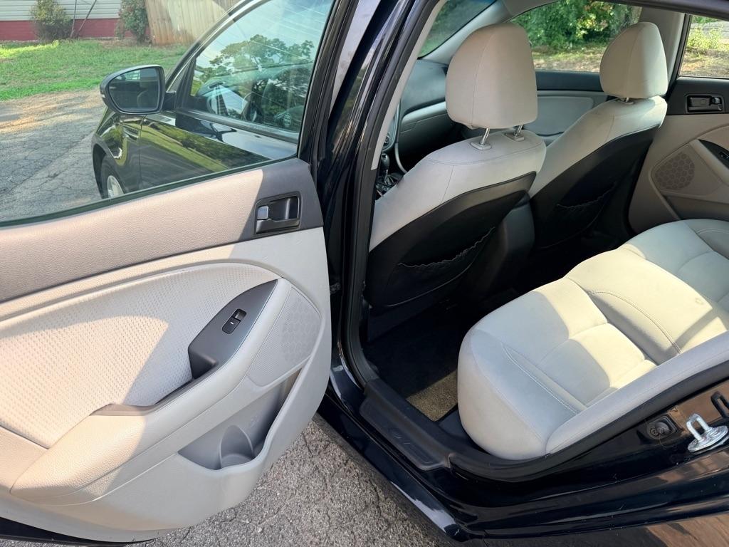 Kia Optima LX MT 2012